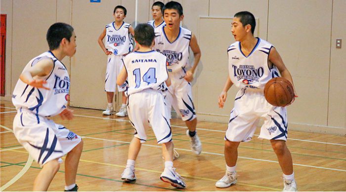 UCLA／豊野中学校・パッシングオフェンスの形成 - YouTube